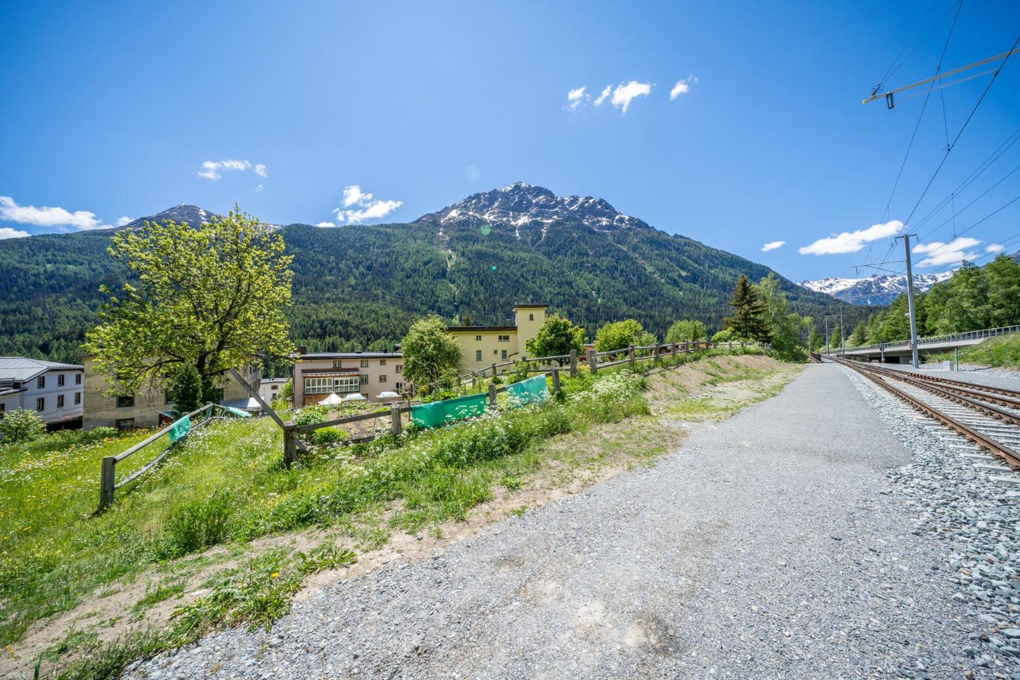 Chasa Plazza Gronda Apartment Lavin Bagian luar foto