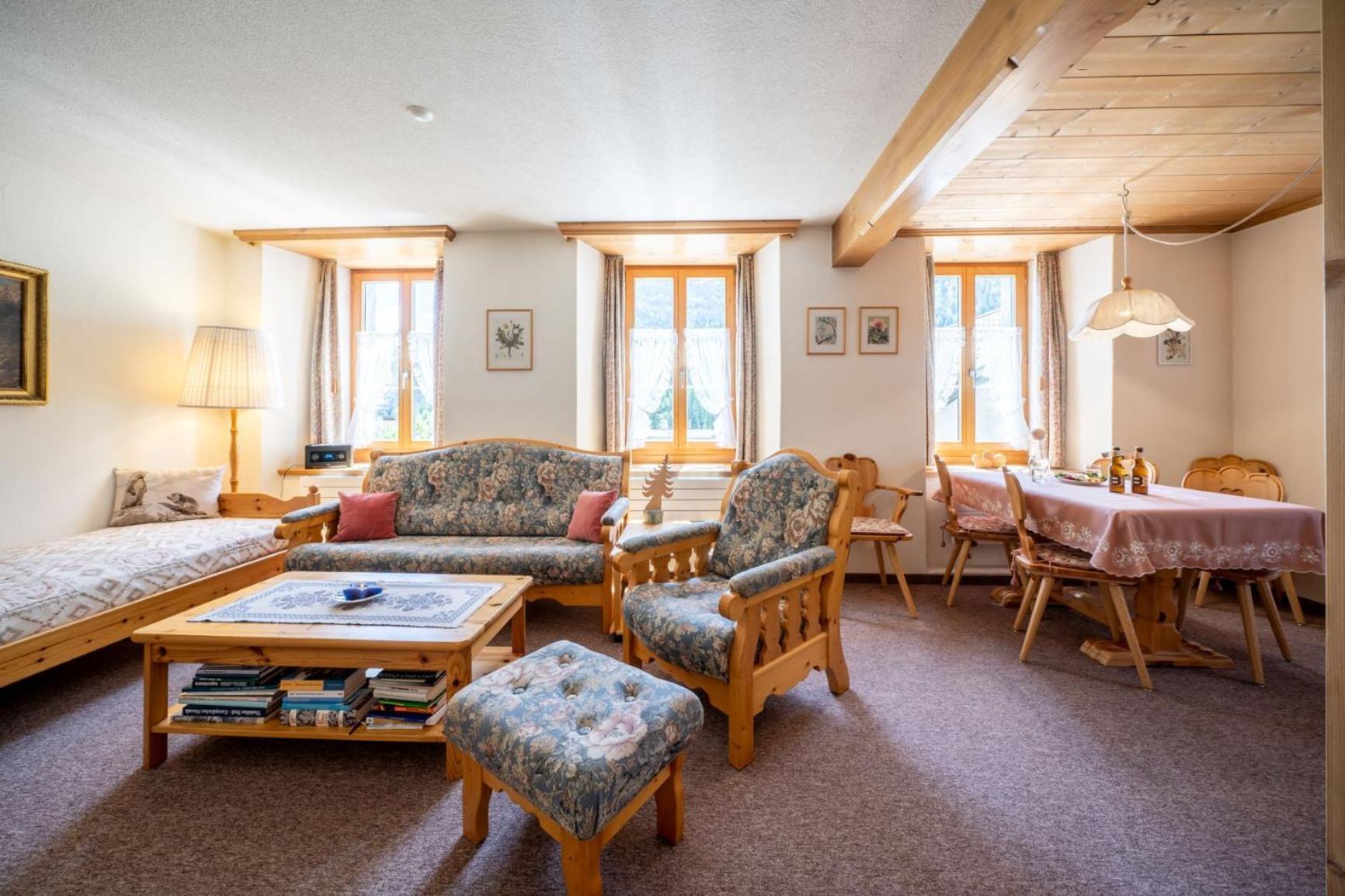 Chasa Plazza Gronda Apartment Lavin Bagian luar foto