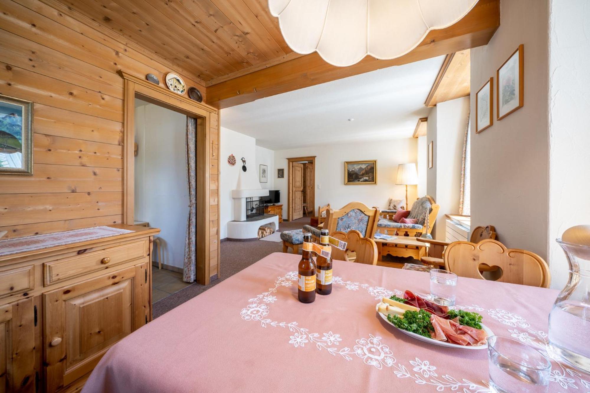 Chasa Plazza Gronda Apartment Lavin Bagian luar foto
