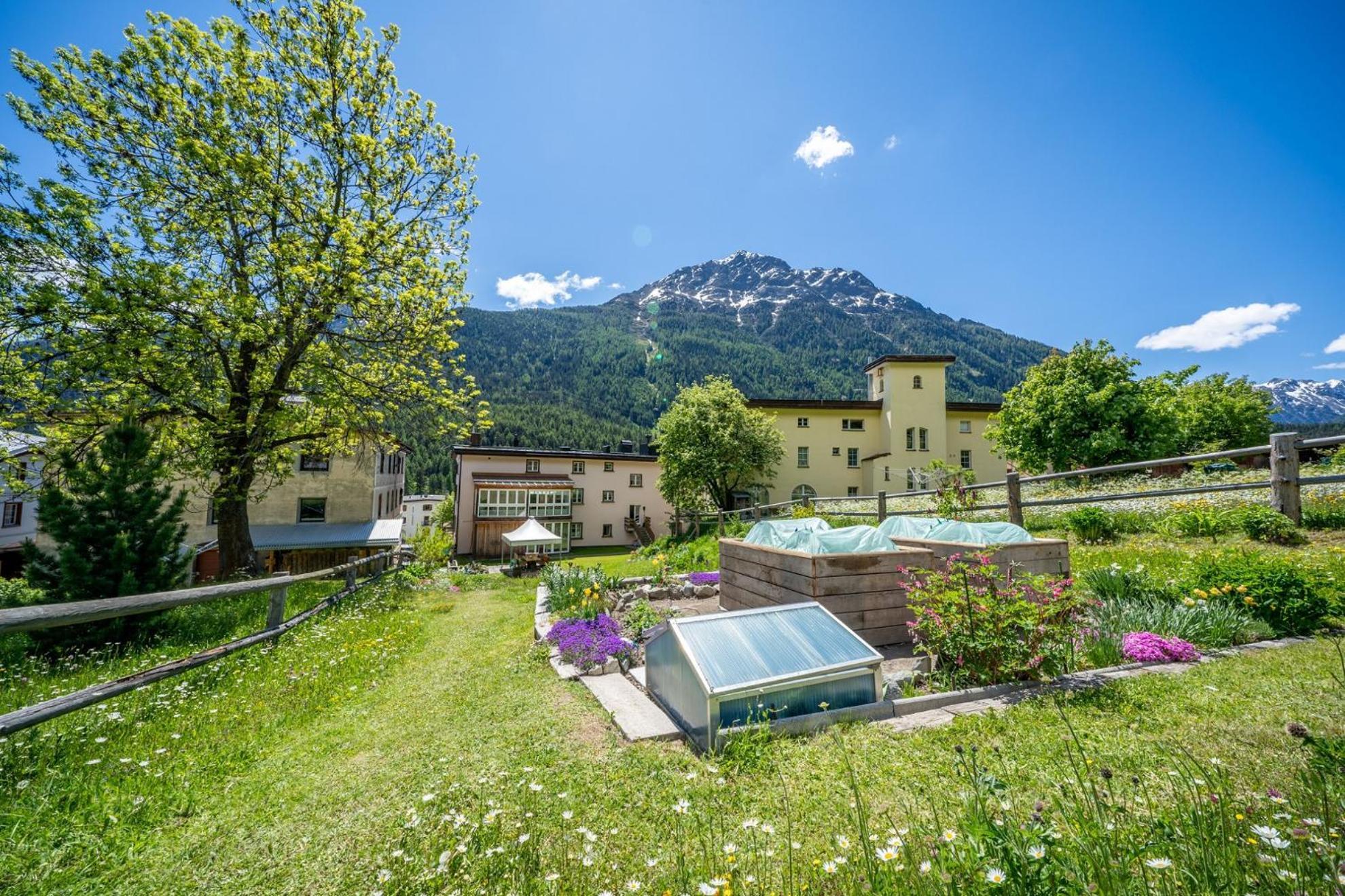 Chasa Plazza Gronda Apartment Lavin Bagian luar foto