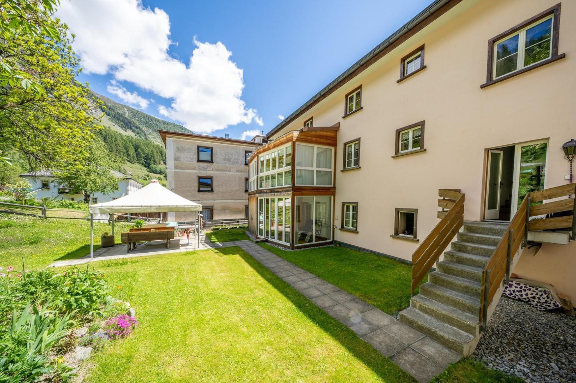 Chasa Plazza Gronda Apartment Lavin Bagian luar foto
